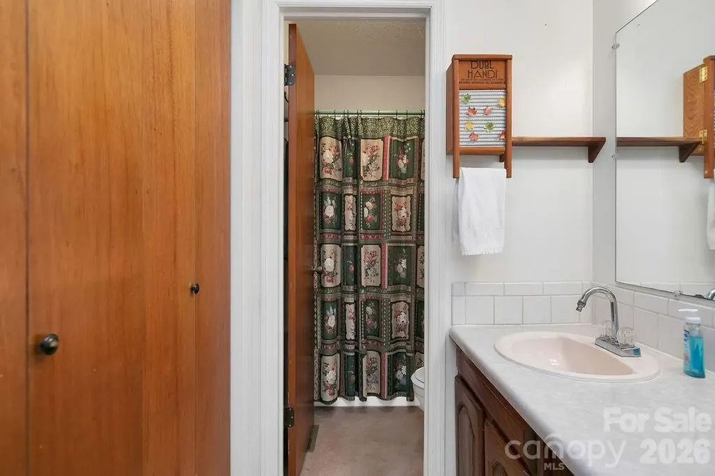 108 Easy Street Cedar Mountain NC 28718