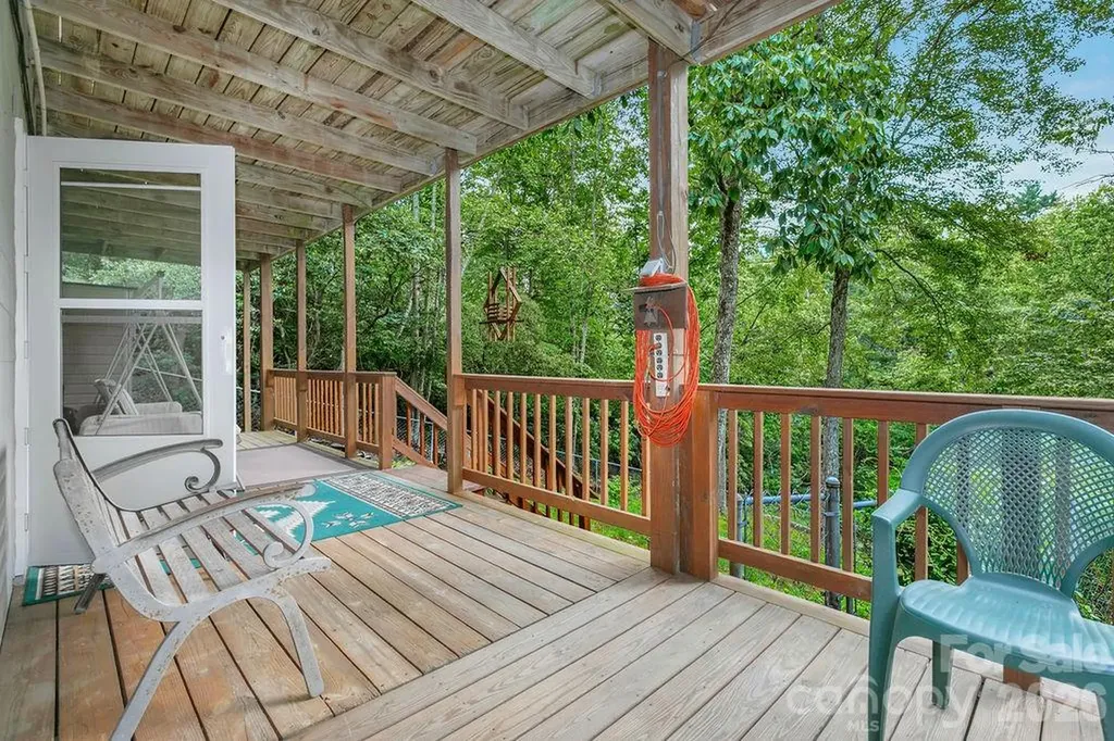 108 Easy Street Cedar Mountain NC 28718