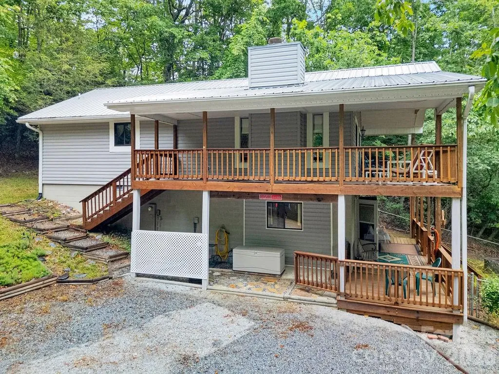 108 Easy Street Cedar Mountain NC 28718