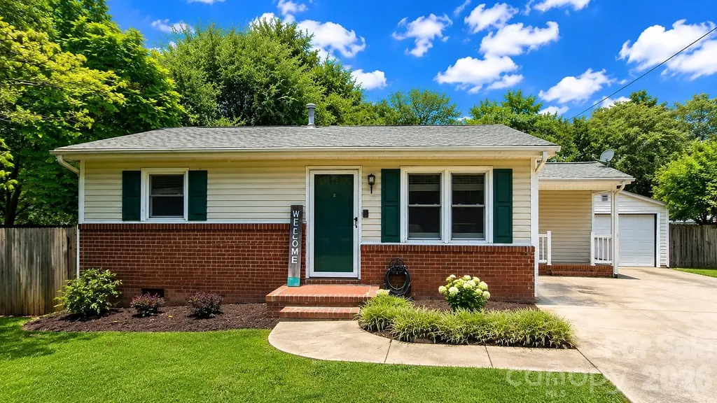 5313 Clearwater Lake Road Mount Holly NC 28120