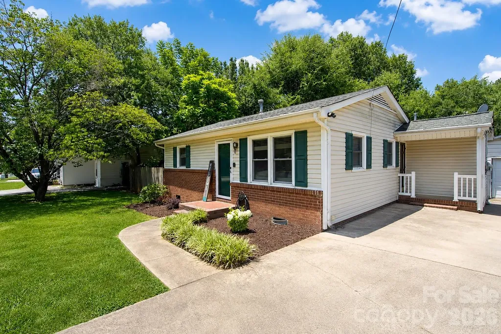 5313 Clearwater Lake Road Mount Holly NC 28120