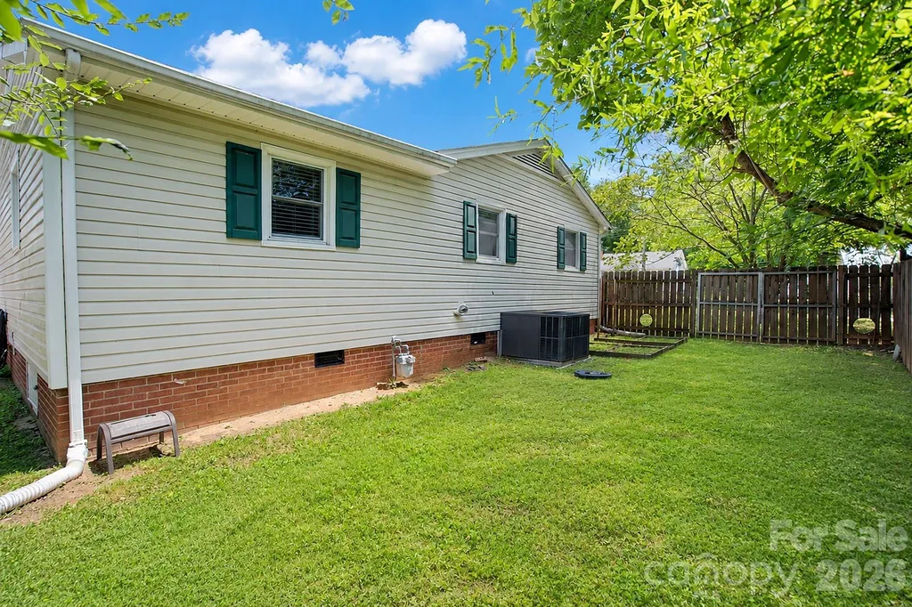 5313 Clearwater Lake Road Mount Holly NC 28120