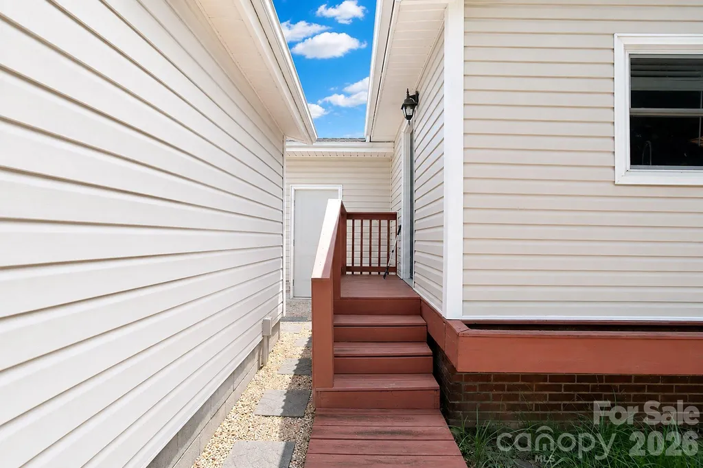 5313 Clearwater Lake Road Mount Holly NC 28120