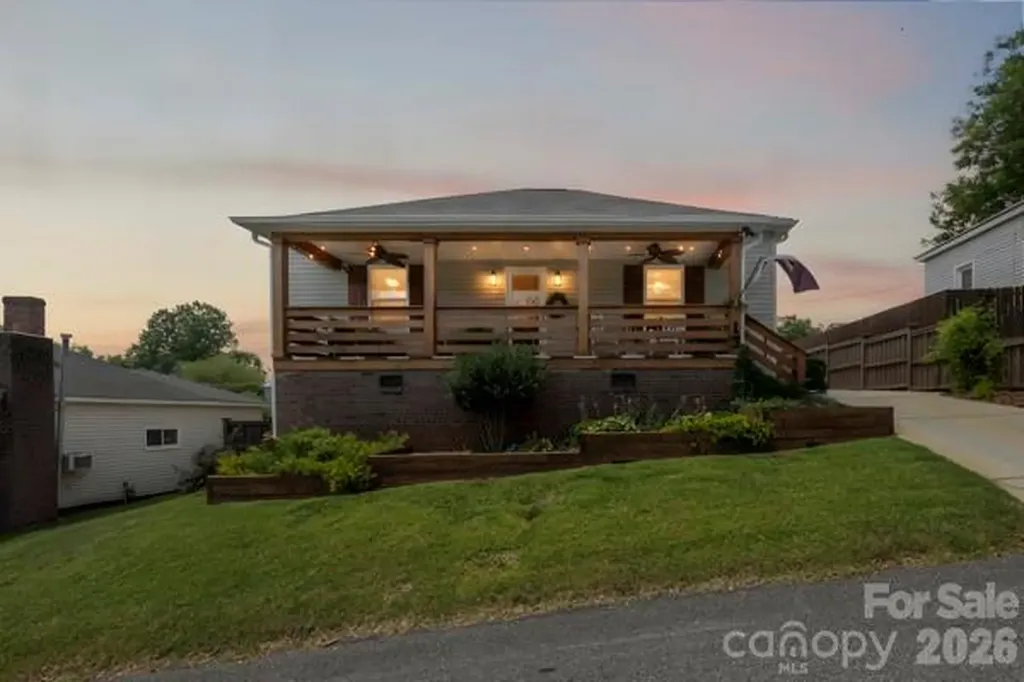 13 1st Street Cramerton NC 28032