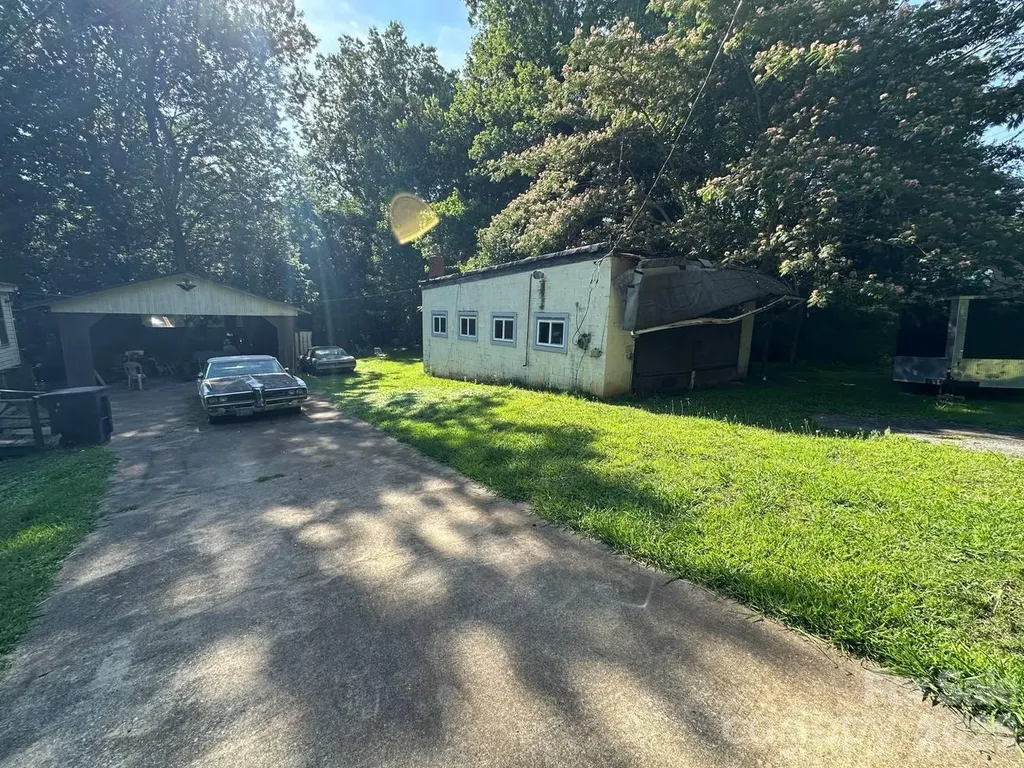 310 S Miller Avenue Statesville NC 28677
