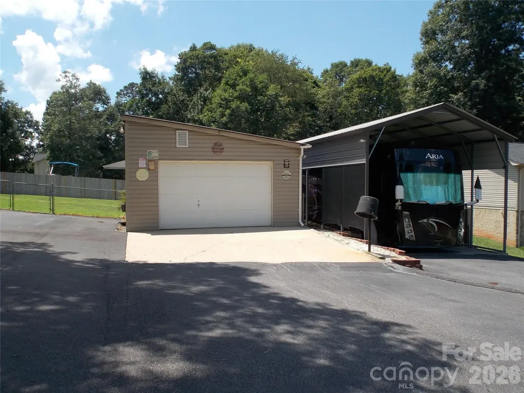 4249 Beach Road Hudson NC 28638