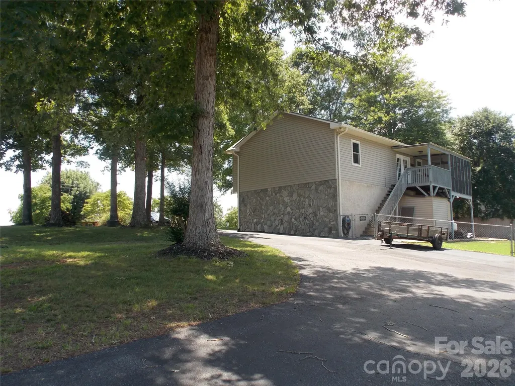 4249 Beach Road Hudson NC 28638