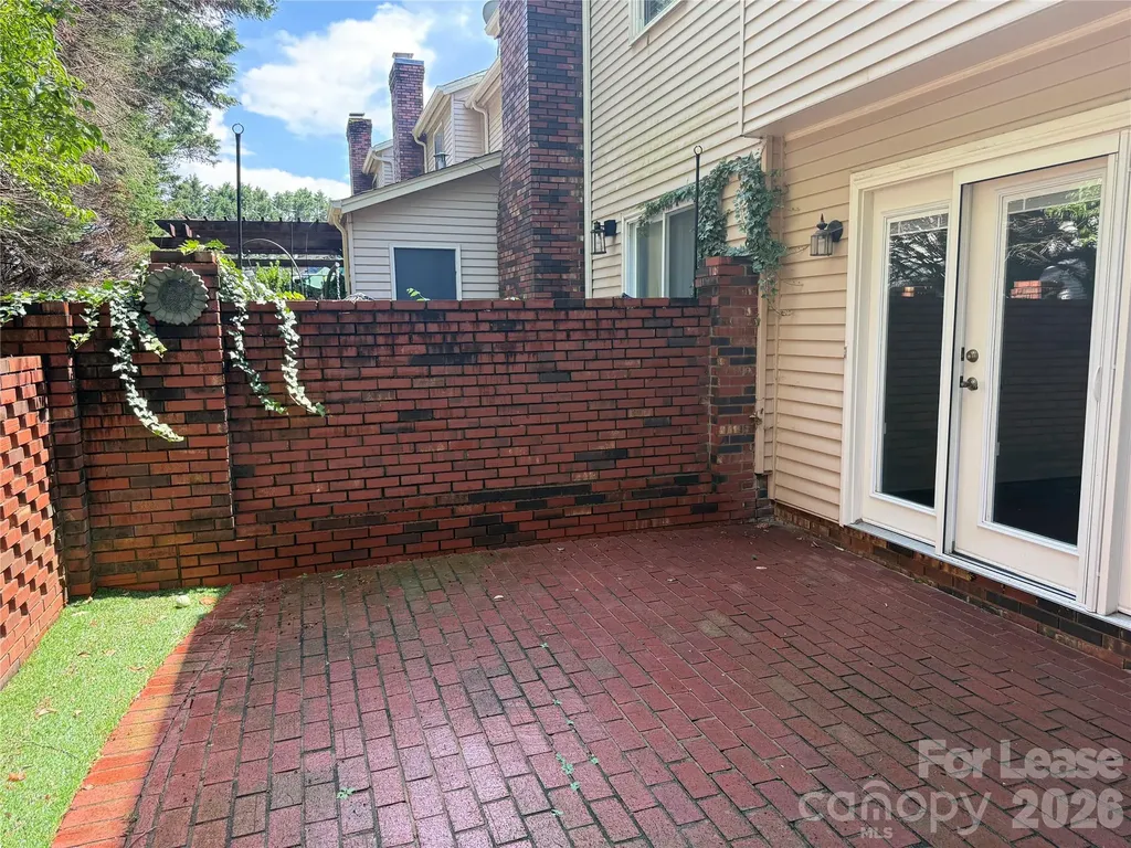 2705 N Center Street Hickory NC 28601