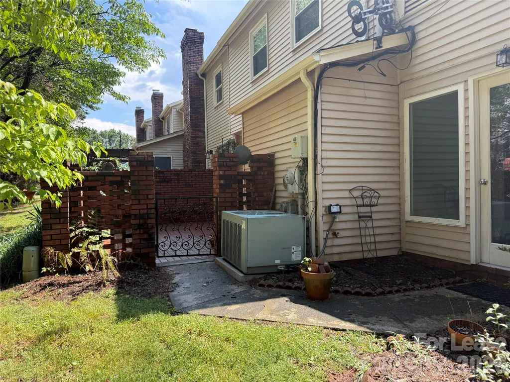 2705 N Center Street Hickory NC 28601