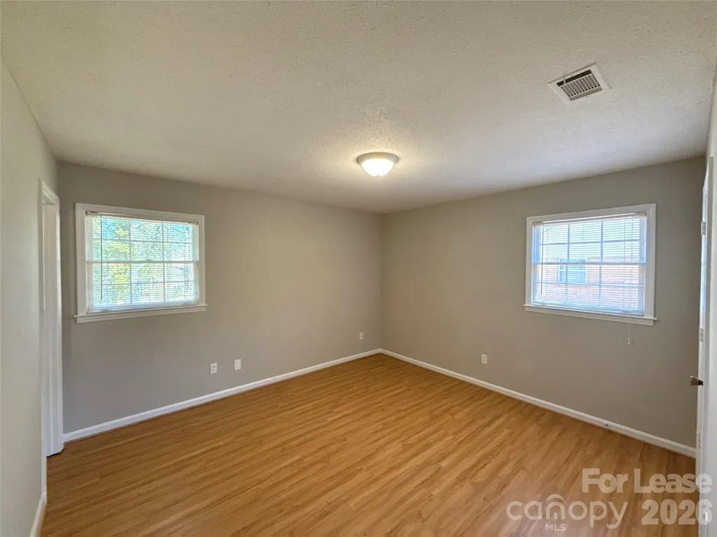 906 Mclaughlin Drive Charlotte NC 28212