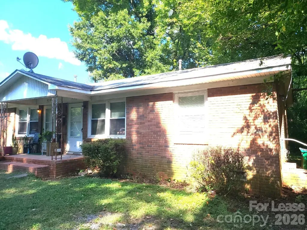 956 S Hoskins Road Charlotte NC 28208