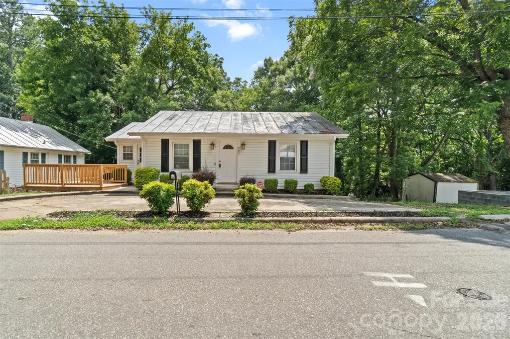 202 E Hargrave Street Wadesboro NC 28170