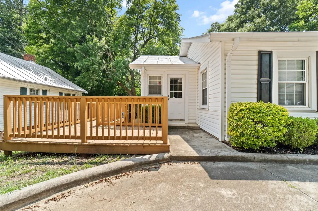 202 E Hargrave Street Wadesboro NC 28170