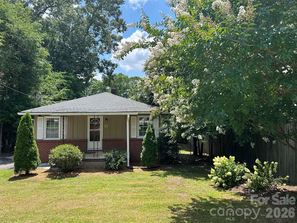 11 Mountain Road Hendersonville NC 28791