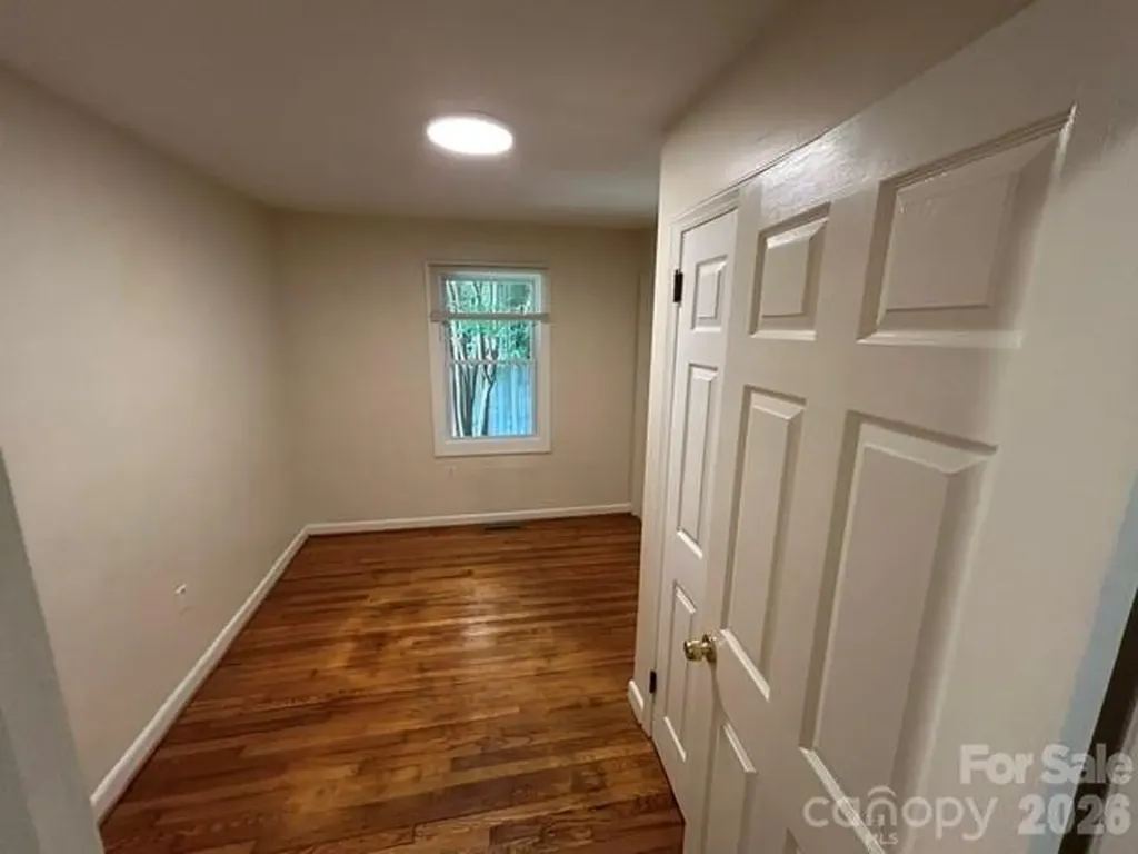 11 Mountain Road Hendersonville NC 28791