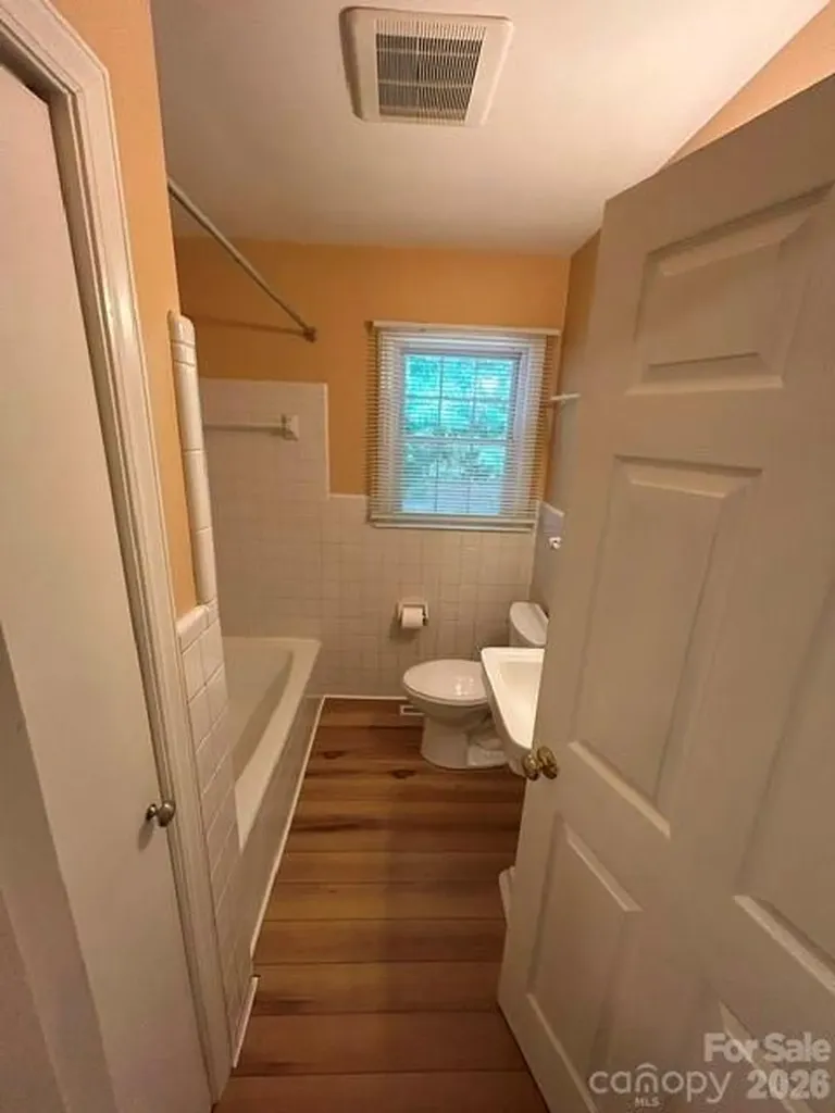 11 Mountain Road Hendersonville NC 28791