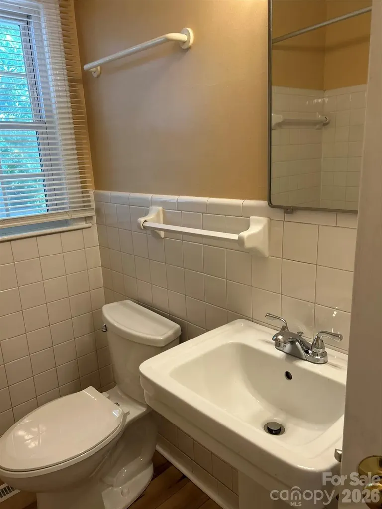 11 Mountain Road Hendersonville NC 28791