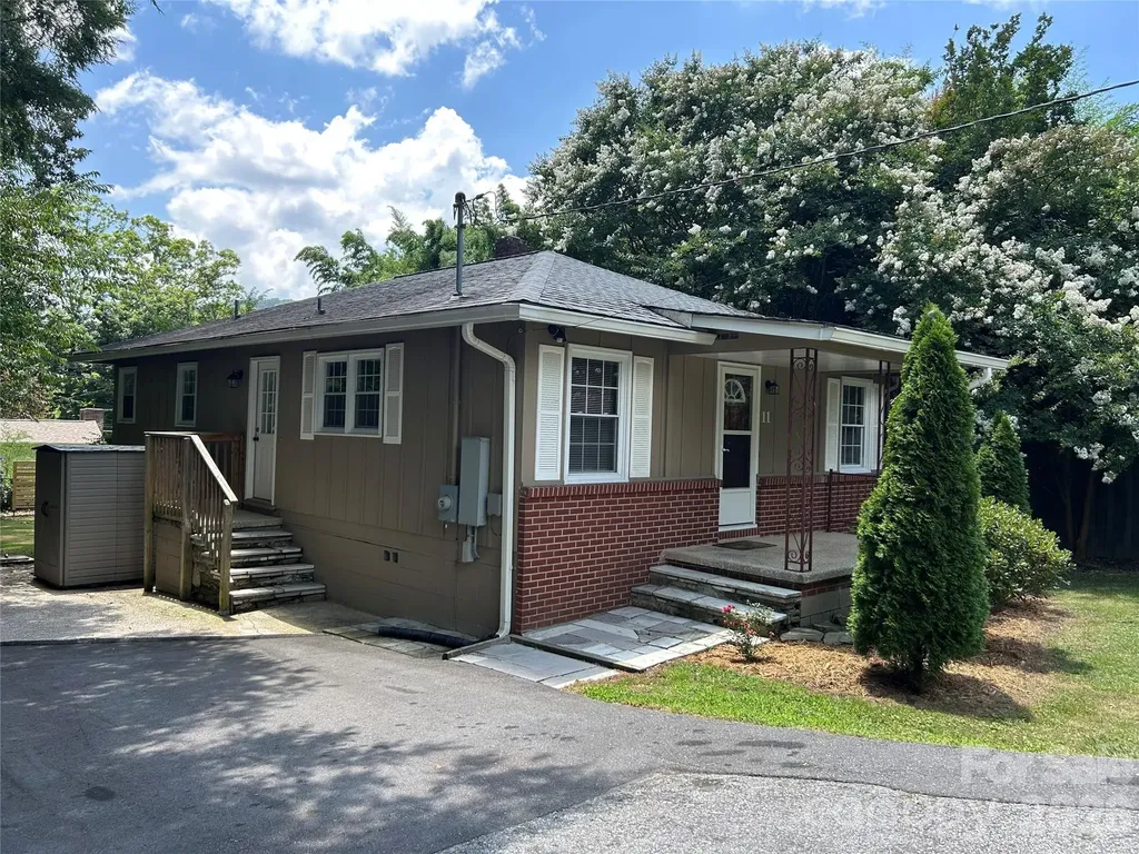 11 Mountain Road Hendersonville NC 28791