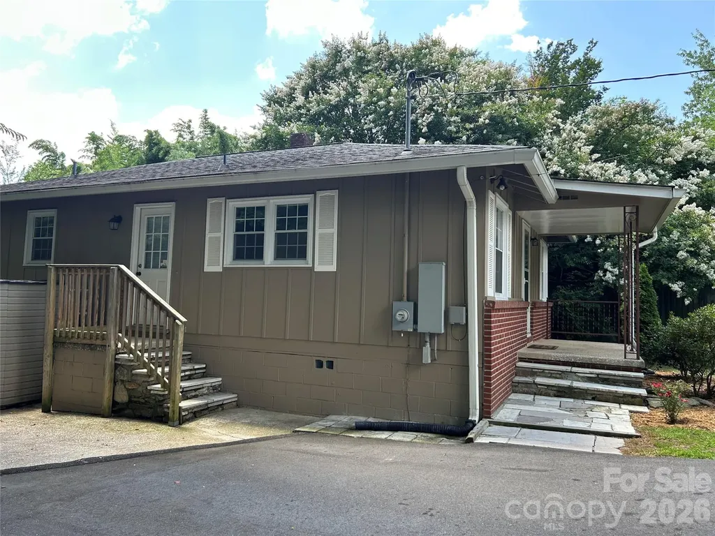 11 Mountain Road Hendersonville NC 28791