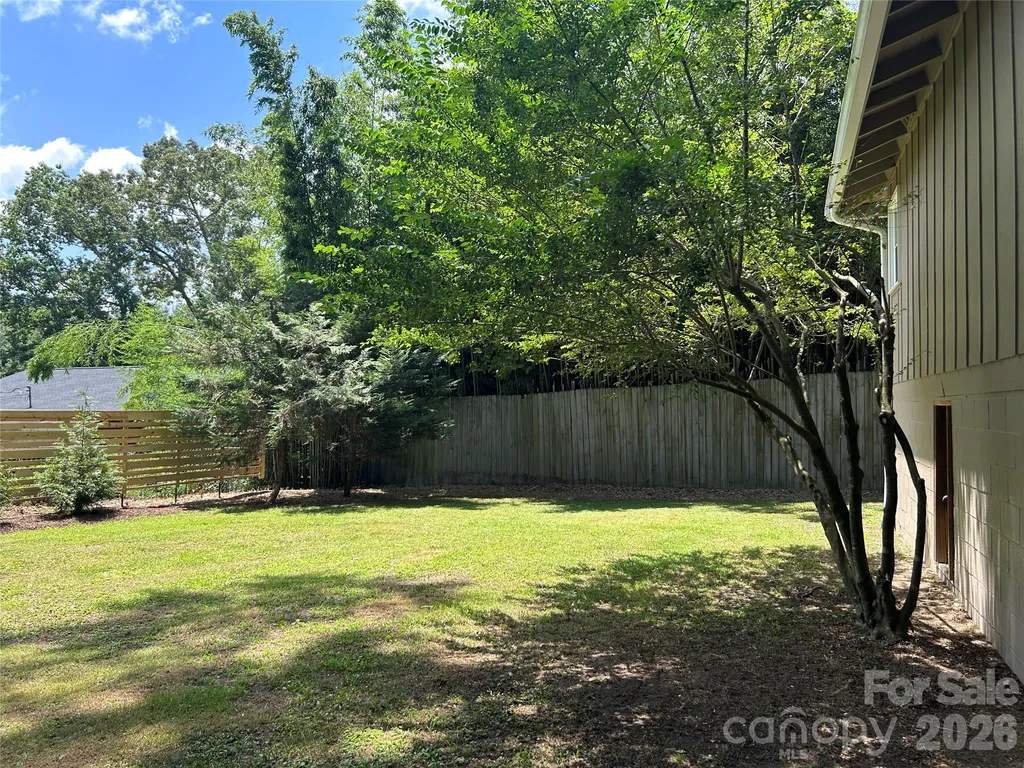 11 Mountain Road Hendersonville NC 28791