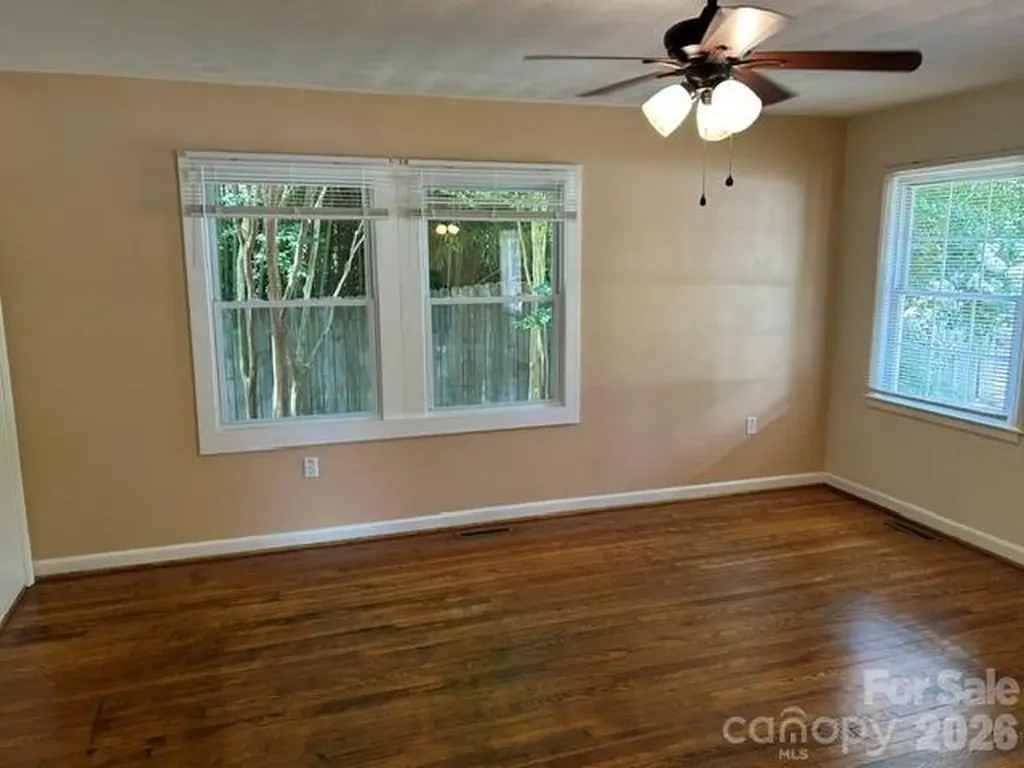 11 Mountain Road Hendersonville NC 28791