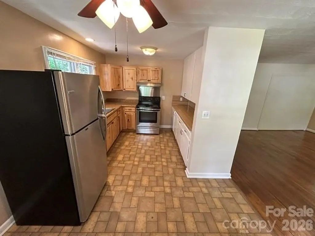11 Mountain Road Hendersonville NC 28791