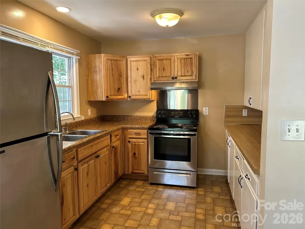 11 Mountain Road Hendersonville NC 28791