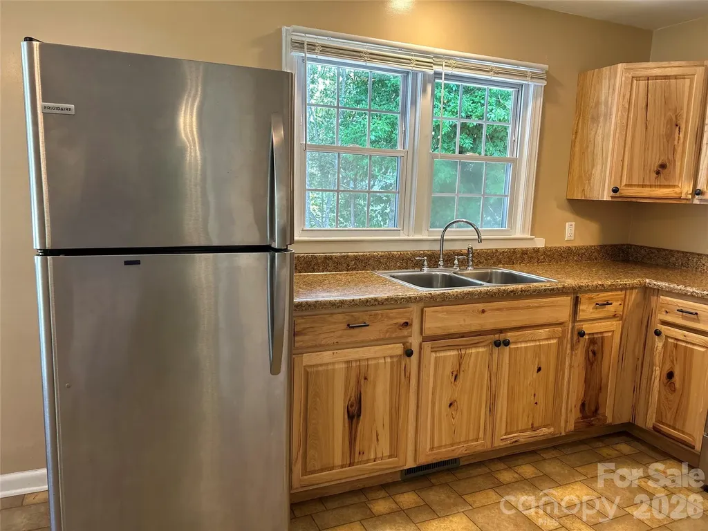 11 Mountain Road Hendersonville NC 28791