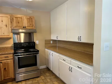 11 Mountain Road Hendersonville NC 28791