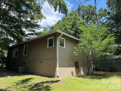 11 Mountain Road Hendersonville NC 28791