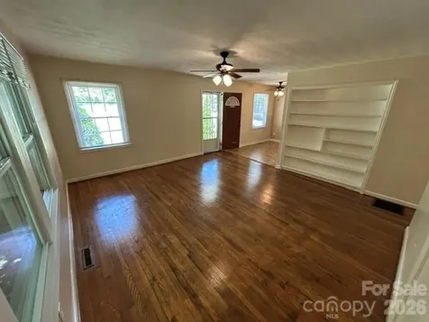 11 Mountain Road Hendersonville NC 28791
