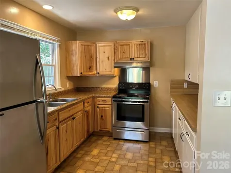 11 Mountain Road Hendersonville NC 28791