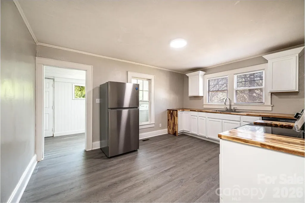 423 N Davis Avenue Newton NC 28658
