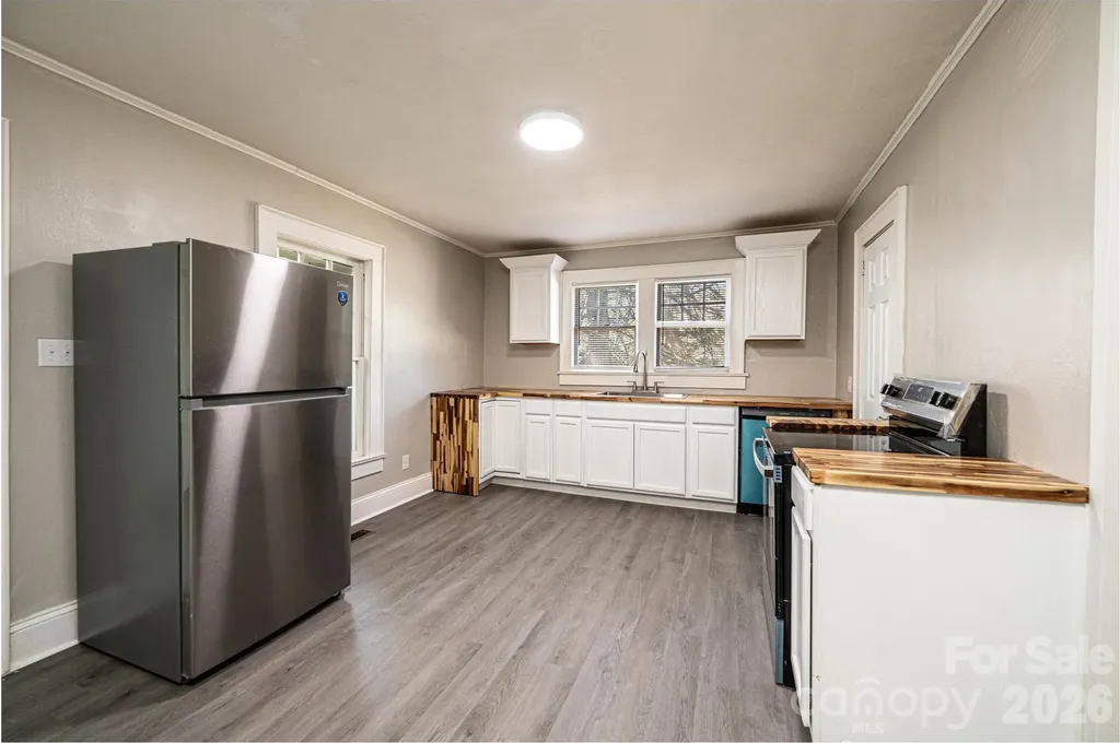 423 N Davis Avenue Newton NC 28658