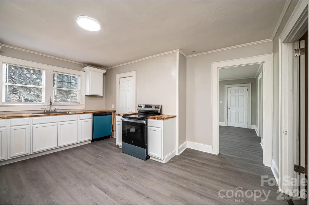 423 N Davis Avenue Newton NC 28658