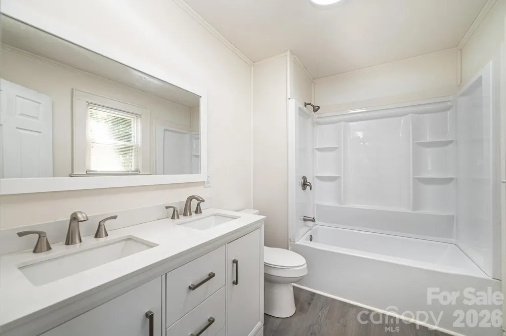423 N Davis Avenue Newton NC 28658