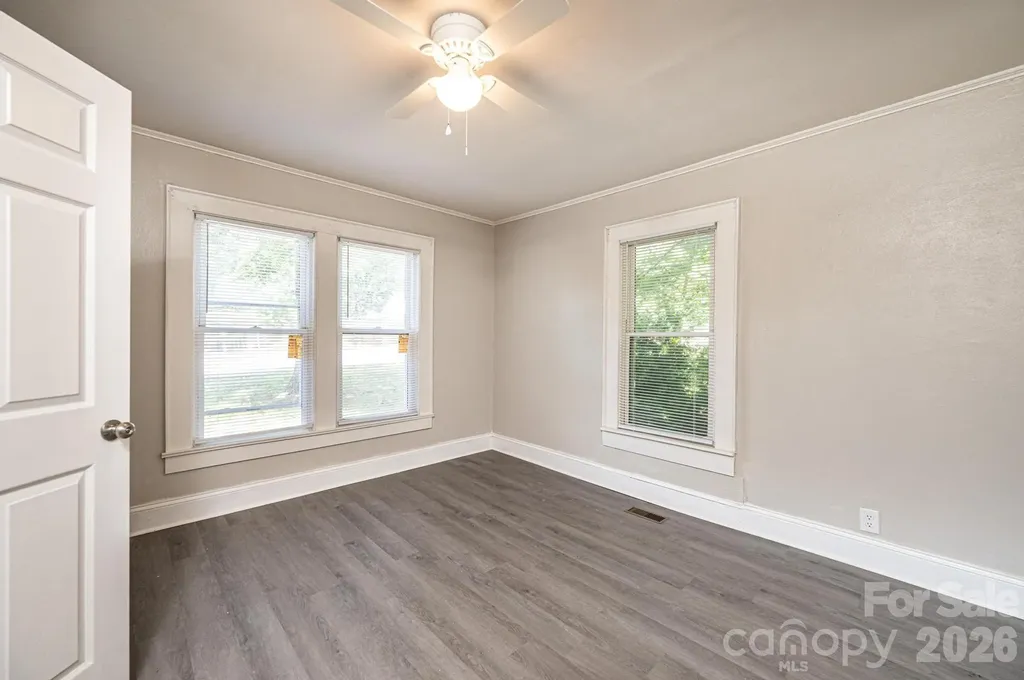 423 N Davis Avenue Newton NC 28658