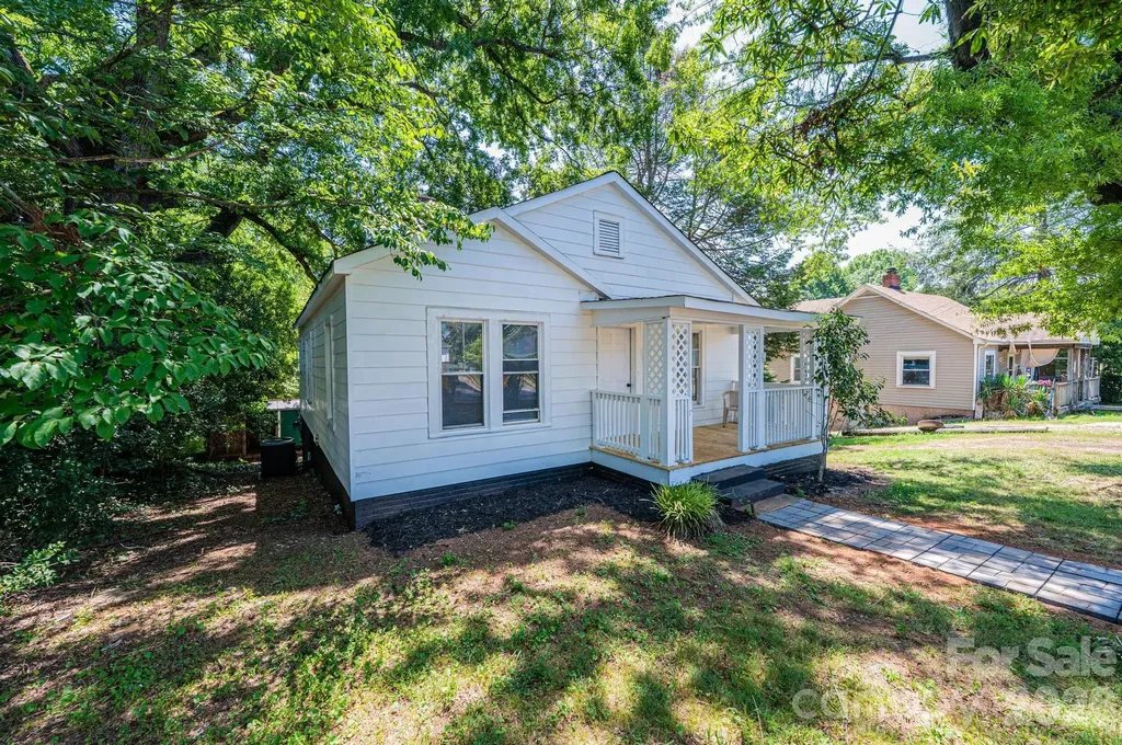 423 N Davis Avenue Newton NC 28658