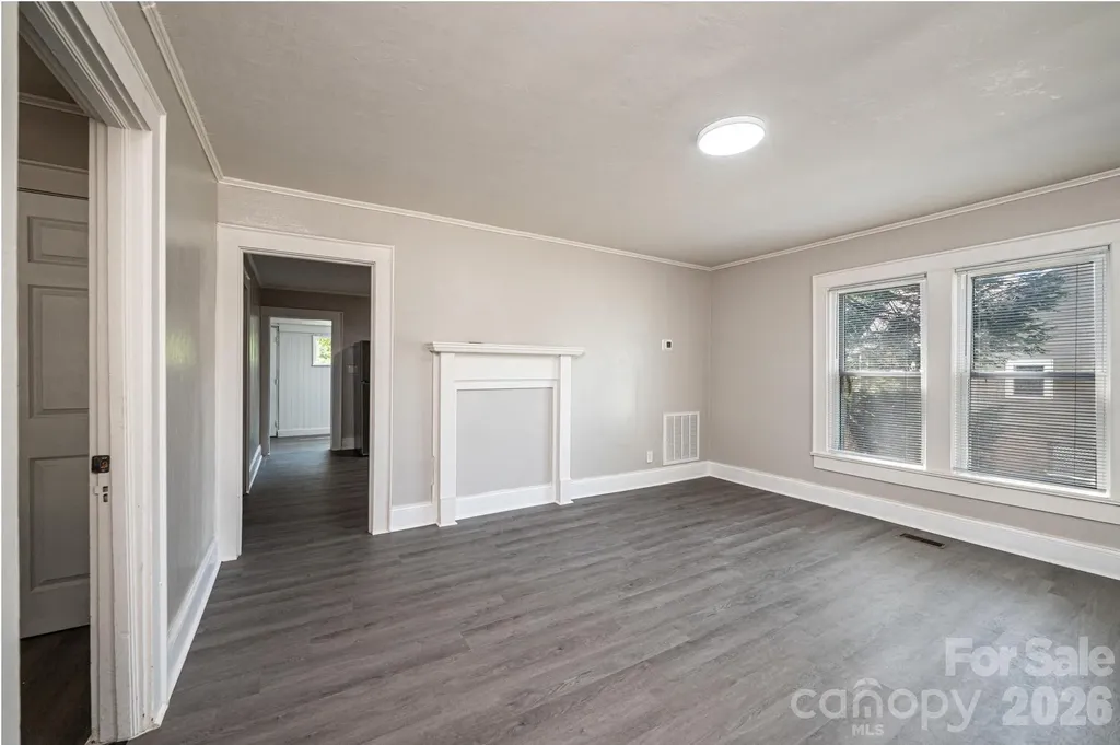 423 N Davis Avenue Newton NC 28658