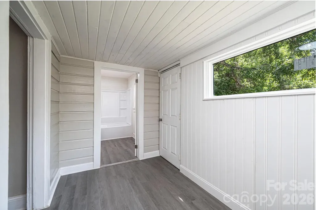 423 N Davis Avenue Newton NC 28658