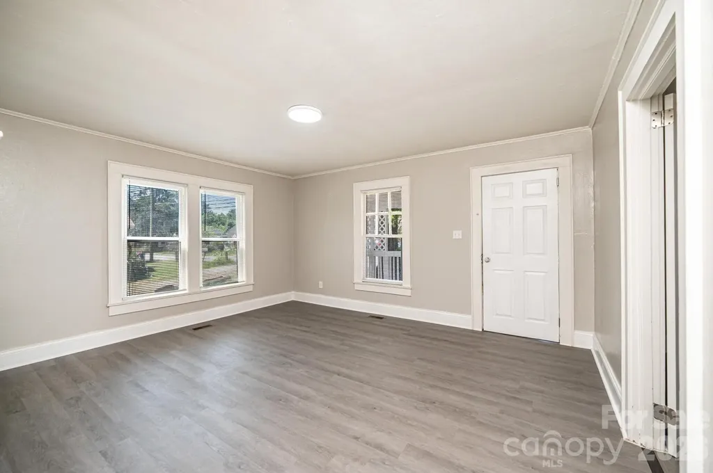 423 N Davis Avenue Newton NC 28658