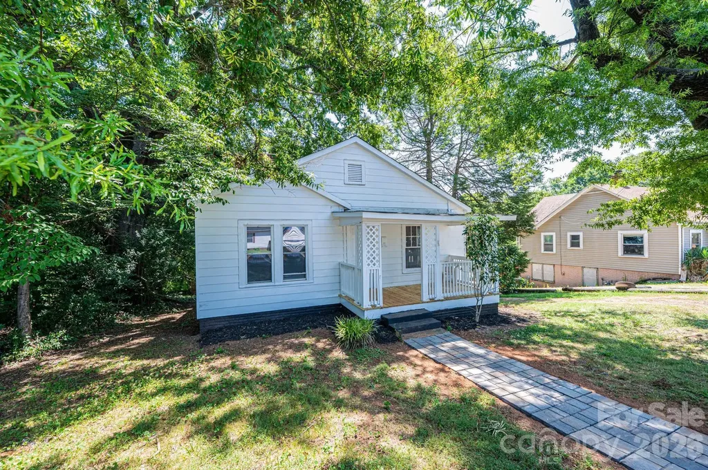 423 N Davis Avenue Newton NC 28658