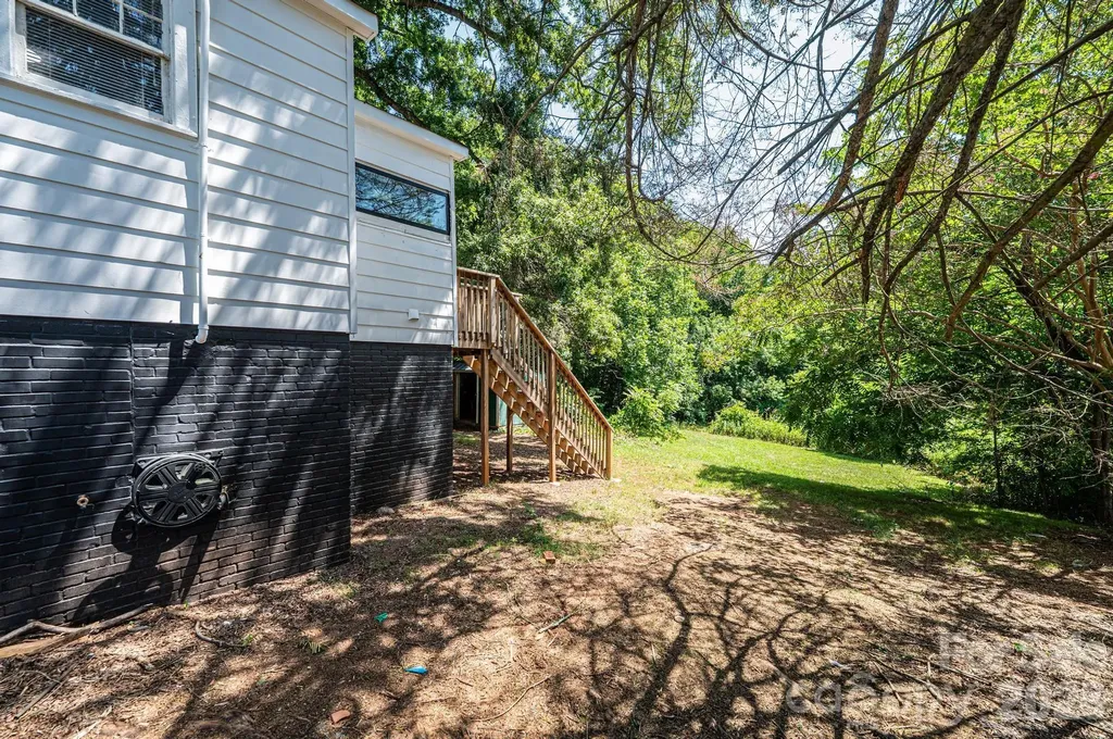 423 N Davis Avenue Newton NC 28658