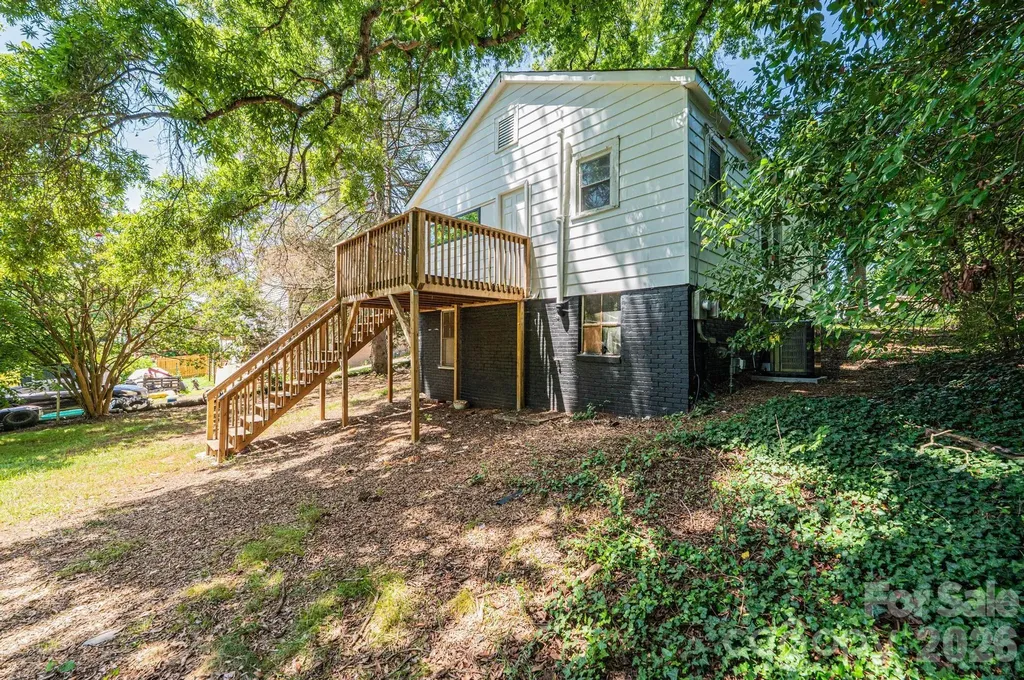 423 N Davis Avenue Newton NC 28658