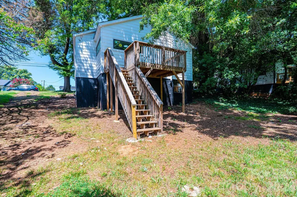 423 N Davis Avenue Newton NC 28658