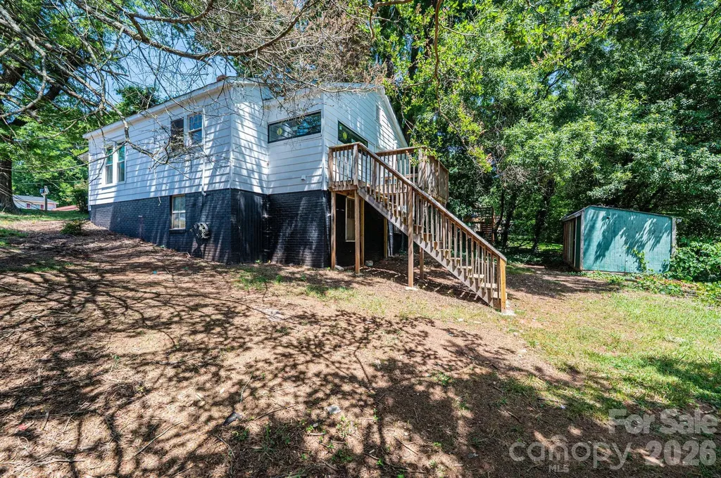 423 N Davis Avenue Newton NC 28658
