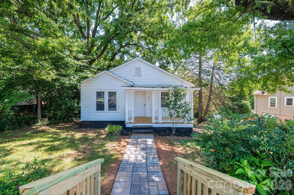 423 N Davis Avenue Newton NC 28658
