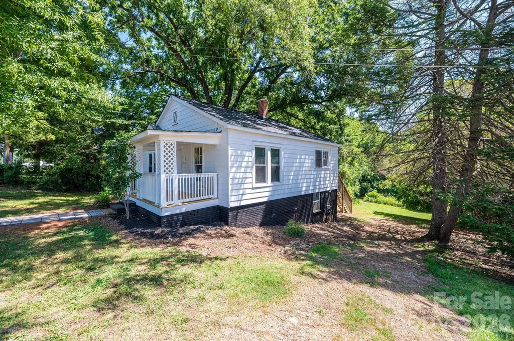 423 N Davis Avenue Newton NC 28658