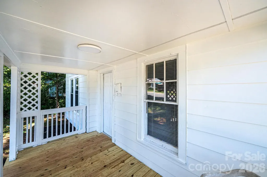 423 N Davis Avenue Newton NC 28658