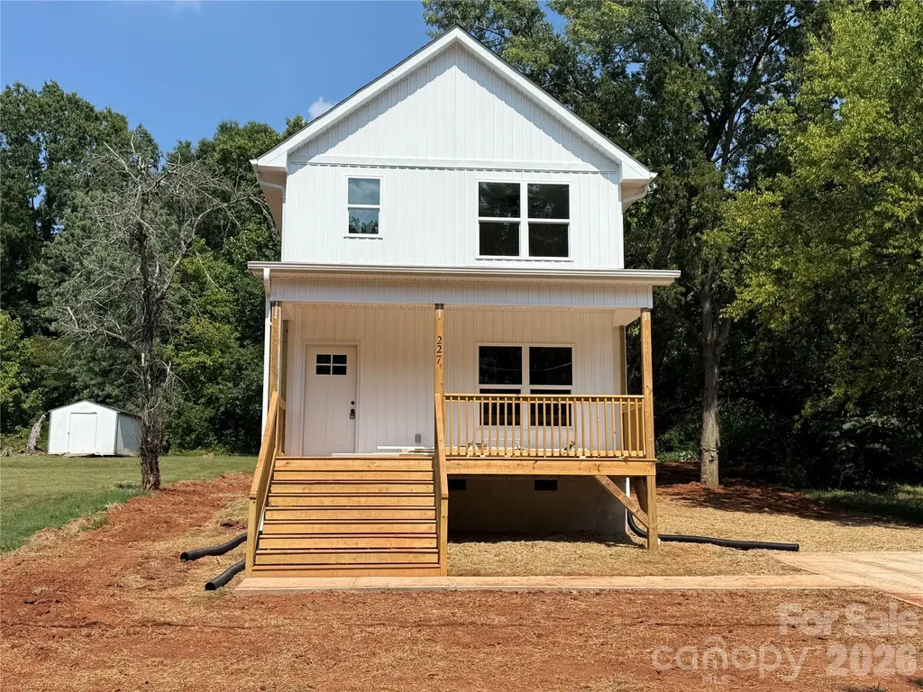 227 S Caldwell Avenue Newton NC 28658